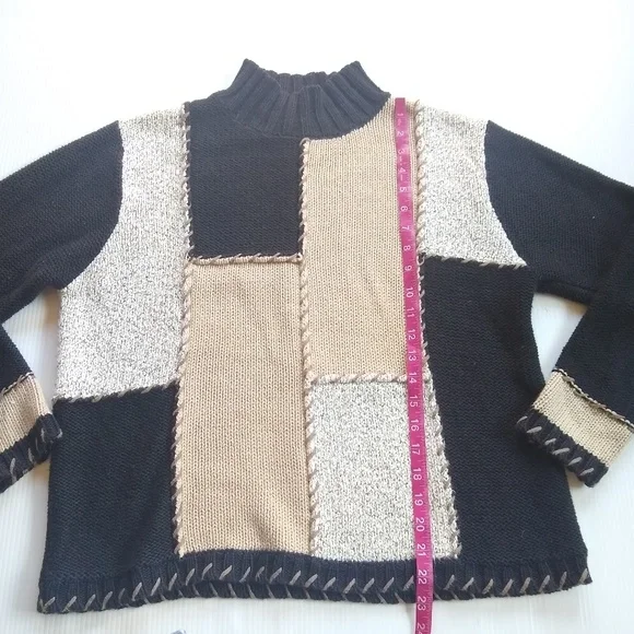 VINTAGE hand embroiderd neutral colorblock sweater - Picture 4 of 8